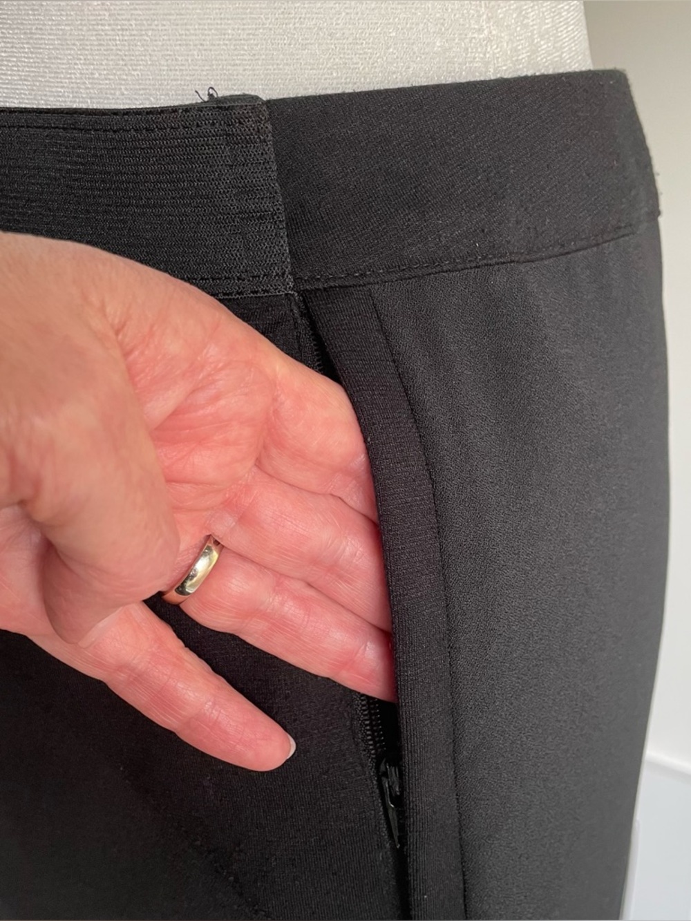 Simply Vera Vera Wang Silky Lightweight Jogger-style Dress Pants, size XL - Picture 5 of 14